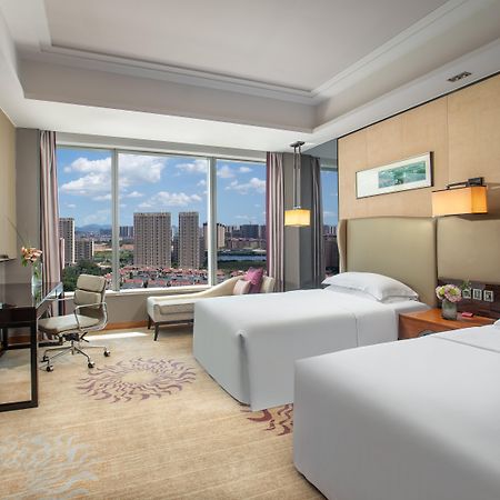 Отель Crowne Plaza Huizhou By Ihg Экстерьер фото